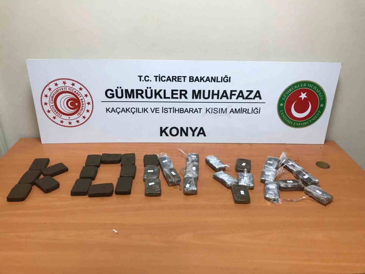 Gümrük Muhafaza ekipleri uyuşturucuya geçit vermiyor