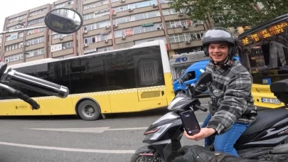 İstanbul’da trafikte kahkahaya boğan kaza: Motosikletine çarpan kişi annesi çıktı