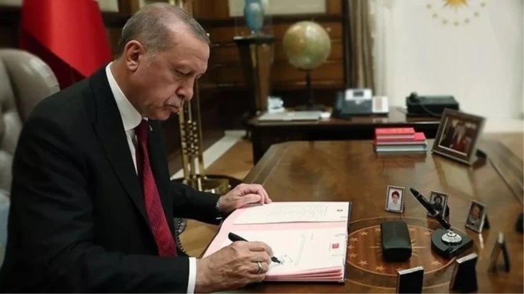 Cumhurbaşkanı Erdoğan, 7 üniversiteye yeni rektör ataması gerçekleştirdi ve imzasını attı.