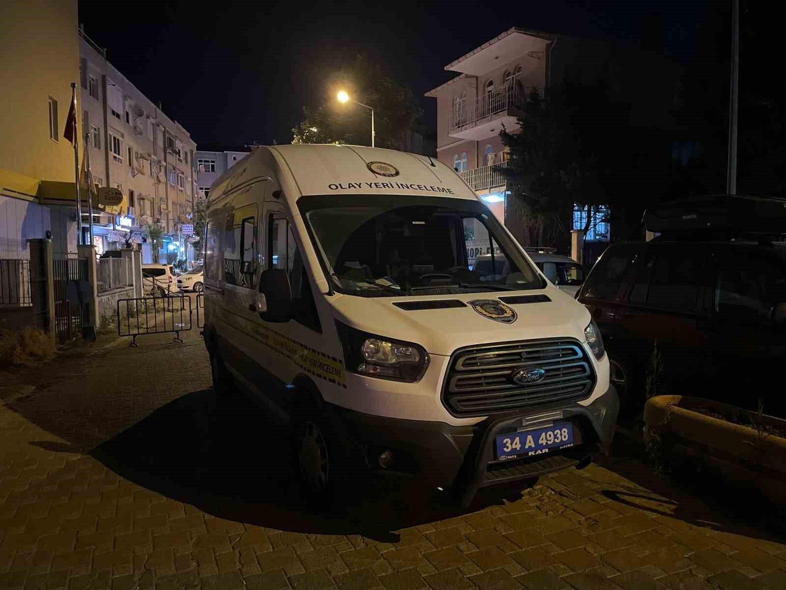 Kumburgaz'da kar maskeli iki kişi, girdikleri evin sahibini silahla öldürdü