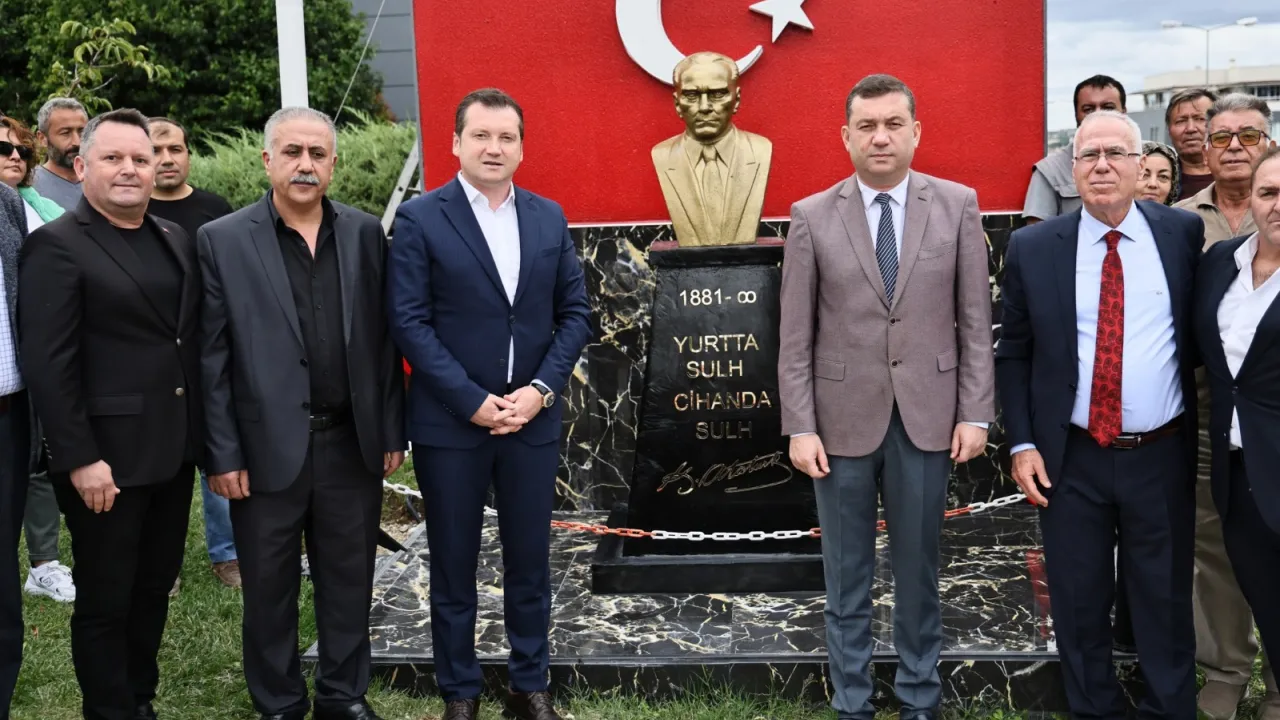 Başkan Balcıoğlu, Selimpaşa Emlak Konutları Sitesi'nde Atatürk Büstü ve Suat Arslan Kütüphanesi Açılışına Katıldı