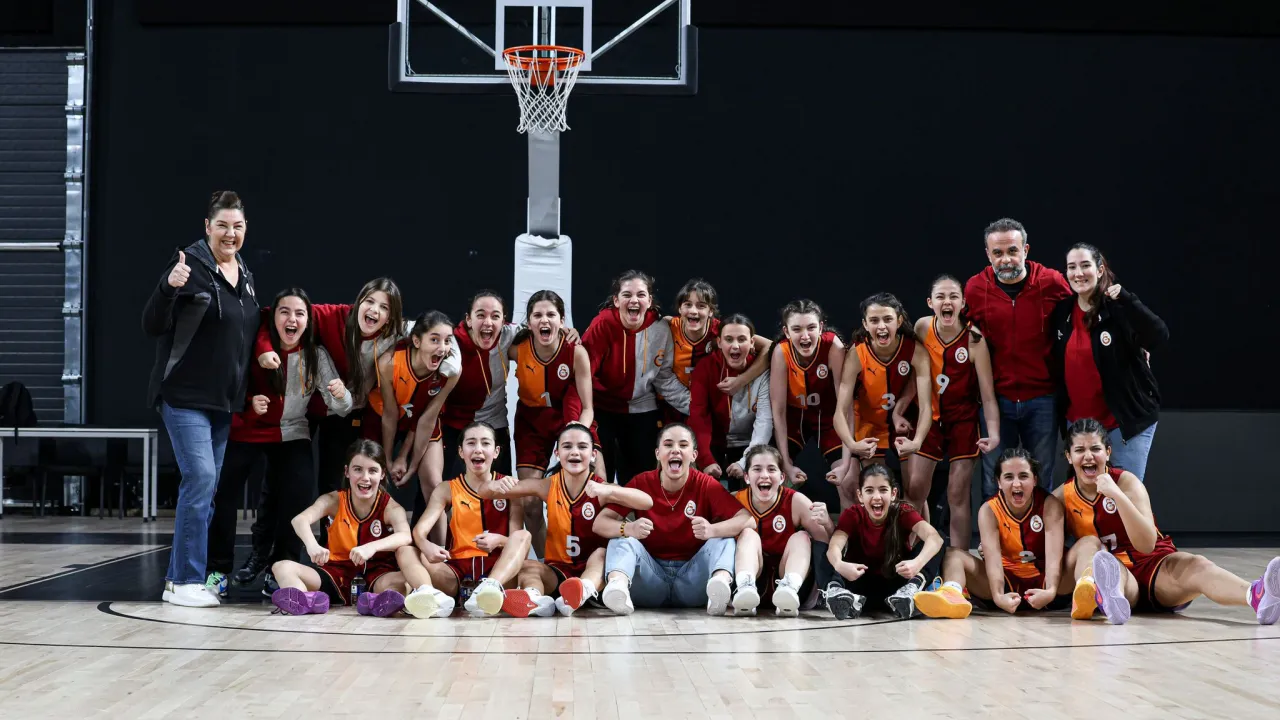 Silivrili Ecrin Ergün ve Elif Naz Gök, Galatasaray ile Şampiyonluk Sevinci Yaşadı!