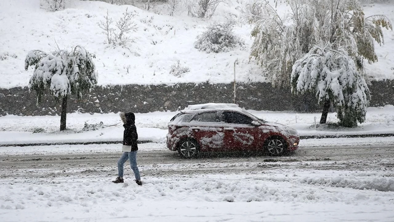 AKOM’dan kuvvetli rüzgar ve yoğun kar geçişi uyarısı